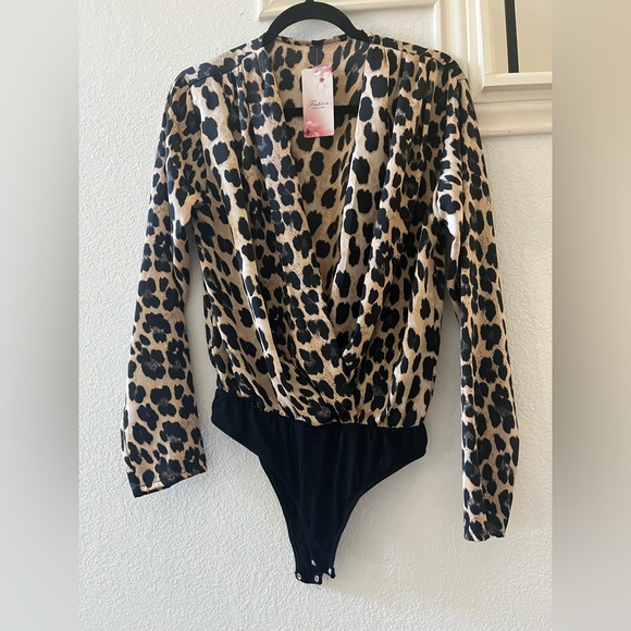 Leopard print body suit size M - Picture 2 of 4